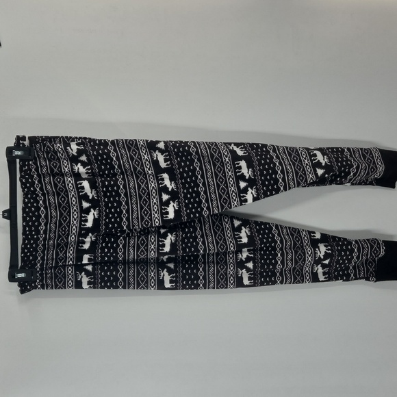 Cuddl Duds Black and White Velour Pajamas - Picture 12 of 16